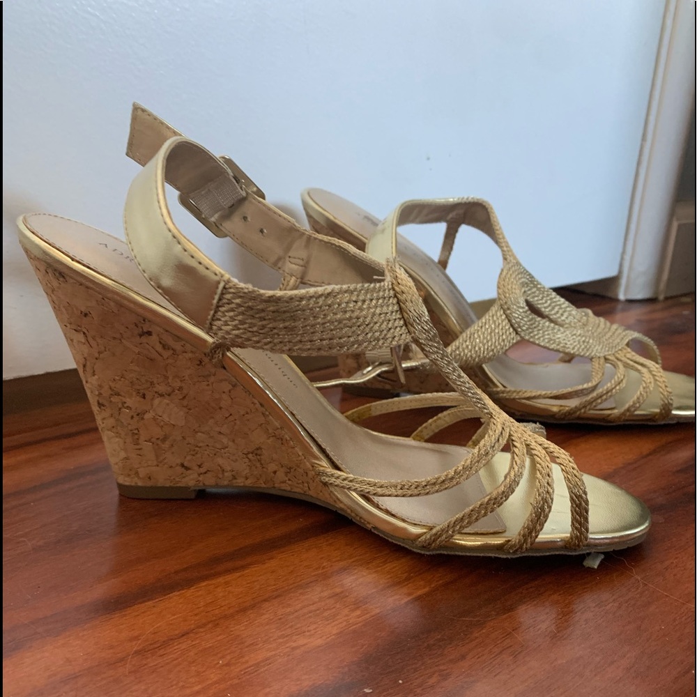 gold beachy wedges